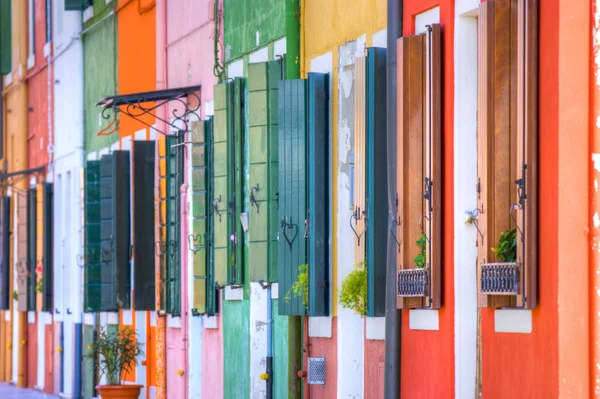 Küçük ve renkli Köyü, Burano Venedik yakınındaki görünümünü