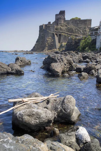 Utsikt Över Den Gamla Och Historiska Borgen Kusten Aci Castello — Stockfoto