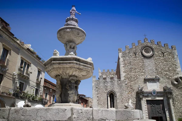 Άποψη Της Αρχαίας Duomo Της Παράξενα Προέλευσης Ταορμίνα Σικελία — Φωτογραφία Αρχείου