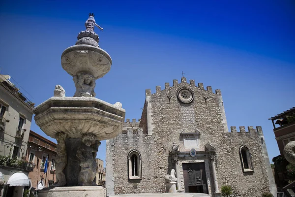 Vista Del Antiguo Duomo Origen Bizarro Taormina Sicilia —  Fotos de Stock