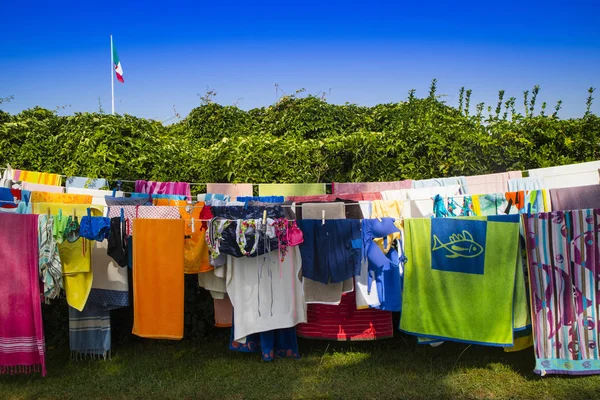 Wijs Kleren Volle Zon Drogen Het Wassen Hen — Stockfoto