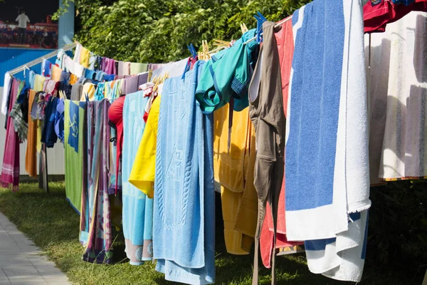 Wijs Kleren Volle Zon Drogen Het Wassen Hen — Stockfoto