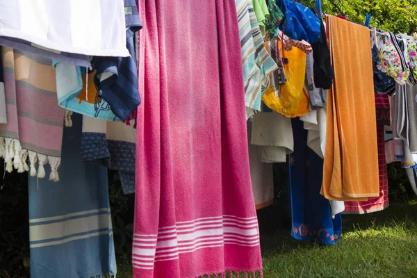 Wijs Kleren Volle Zon Drogen Het Wassen Hen — Stockfoto