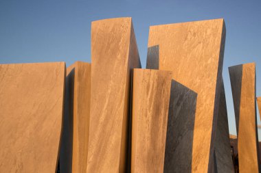 Gün batımında mermer bloklar