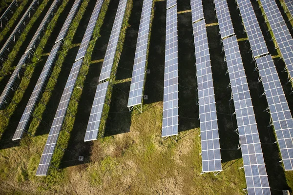 Área de paneles fotovoltaicos —  Fotos de Stock