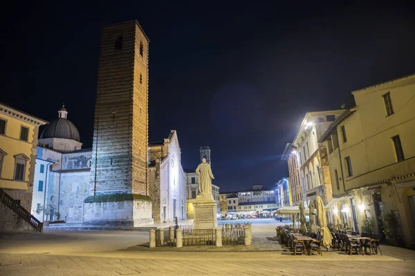 Piazza del Duomo a Pietrasanta LU — Foto Stock