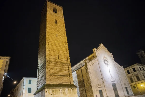 Het Piazza del Duomo in Pietrasanta Lu — Stockfoto