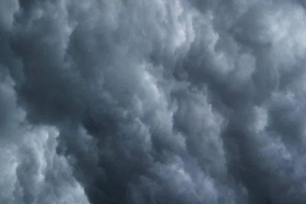 Nubes negras de tormenta —  Fotos de Stock