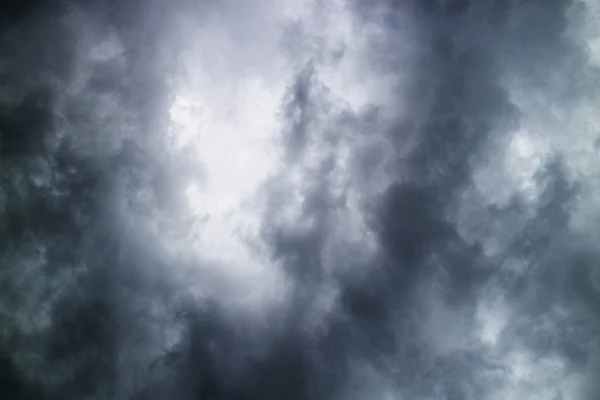 Nubes negras de tormenta —  Fotos de Stock