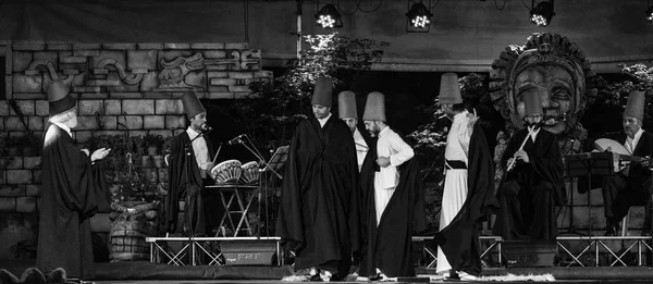 Dançarinos Turcos Rodopiantes Dançarinos Sufi Rodopiando Realização Sema Mevlevi Dervixe — Fotografia de Stock