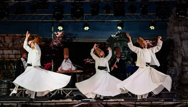 Les Danseurs Tourbillonnants Turcs Les Danseurs Tourbillonnants Soufis Interprétant Sema — Photo