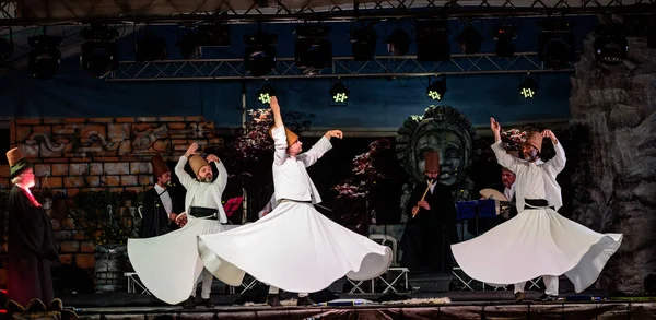 Penari Berputar Turki Atau Penari Berputar Sufi Melakukan Mevlevi Whirling — Stok Foto