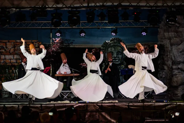 Les Danseurs Tourbillonnants Turcs Les Danseurs Tourbillonnants Soufis Interprétant Sema — Photo