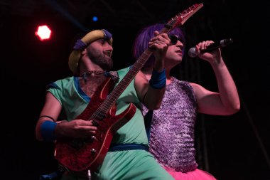 Bergamo, İtalya - 29 Haziran 2018: İtalyan komedi heavy metal grubu Roma'dan, çelik Nanowar Sanpaolo dargon Bg. Brambilla Simone canlı haber fotoğrafçı Birranbanda Festivali'nde gerçekleştirir