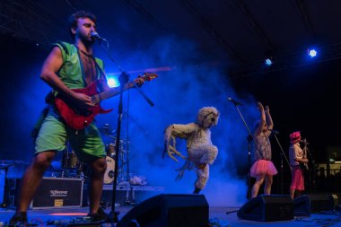 Bergamo, İtalya - 29 Haziran 2018: İtalyan komedi heavy metal grubu Roma'dan, çelik Nanowar Sanpaolo dargon Bg. Brambilla Simone canlı haber fotoğrafçı Birranbanda Festivali'nde gerçekleştirir