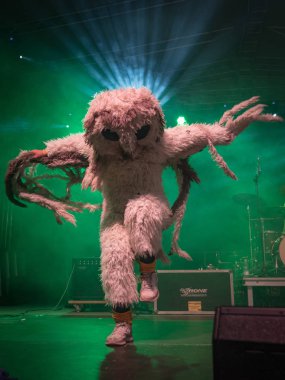 Bergamo, İtalya - 29 Haziran 2018: İtalyan komedi heavy metal grubu Roma'dan, çelik Nanowar Sanpaolo dargon Bg. Brambilla Simone canlı haber fotoğrafçı Birranbanda Festivali'nde gerçekleştirir