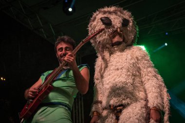 Bergamo, İtalya - 29 Haziran 2018: İtalyan komedi heavy metal grubu Roma'dan, çelik Nanowar Sanpaolo dargon Bg. Brambilla Simone canlı haber fotoğrafçı Birranbanda Festivali'nde gerçekleştirir