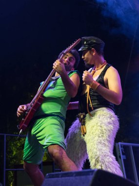 Bergamo, İtalya - 29 Haziran 2018: İtalyan komedi heavy metal grubu Roma'dan, çelik Nanowar Sanpaolo dargon Bg. Brambilla Simone canlı haber fotoğrafçı Birranbanda Festivali'nde gerçekleştirir