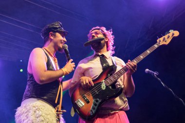 Bergamo, İtalya - 29 Haziran 2018: İtalyan komedi heavy metal grubu Roma'dan, çelik Nanowar Sanpaolo dargon Bg. Brambilla Simone canlı haber fotoğrafçı Birranbanda Festivali'nde gerçekleştirir