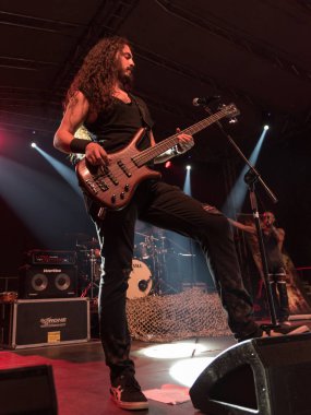 Bergamo, İtalya - 29 Haziran 2018: İtalyan power metal grubu Lionsoul Birranbanda Festivali'nde Sanpaolo dargon Bg. Brambilla Simone canlı haber fotoğrafçı gerçekleştirir
