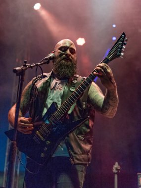 Bergamo, İtalya - 29 Temmuz 2018: İtalyan Metal grubu 6 halk ve Metal Malpaga Fest (Bg) Atavicus gerçekleştirir. Brambilla Simone canlı haber fotoğrafçı