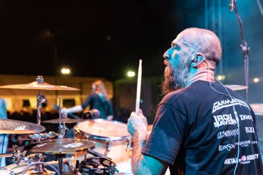 Bergamo, İtalya - 03 Ağustos 2018: İtalyan folk rock grubu Malpaga ses Malpaga (Bg), Folkstone gerçekleştirir. Brambilla Simone canlı haber fotoğrafçı