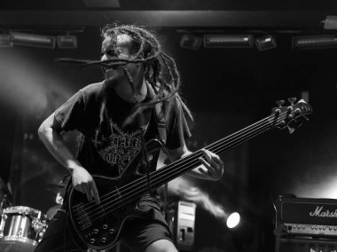 Bergamo, İtalya - 26 Ağustos 2018: İtalyan Melodik Death Metal grubu Pollo Metal festivalinde SPAZIO Polaresco (Bg), siyah öfke gerçekleştirir. Brambilla Simone canlı haber fotoğrafçı