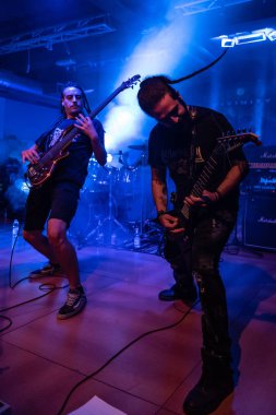 Bergamo, İtalya - 26 Ağustos 2018: İtalyan Melodik Death Metal grubu Pollo Metal festivalinde SPAZIO Polaresco (Bg), siyah öfke gerçekleştirir. Brambilla Simone canlı haber fotoğrafçı
