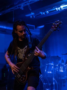 Bergamo, İtalya - 26 Ağustos 2018: İtalyan Melodik Death Metal grubu Pollo Metal festivalinde SPAZIO Polaresco (Bg), siyah öfke gerçekleştirir. Brambilla Simone canlı haber fotoğrafçı