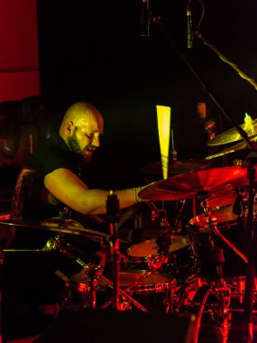 Bergamo, İtalya - 26 Ağustos 2018: İtalyan Punk-rock grubu kısa ömürlü kucaklamak Pollo Metal festivalinde SPAZIO Polaresco (Bg), gerçekleştirir. Brambilla Simone canlı haber fotoğrafçı