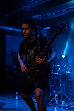 Bergamo, İtalya - 26 Ağustos 2018: İtalyan Melodik Death Metal grubu Pollo Metal festivalinde SPAZIO Polaresco (Bg), siyah öfke gerçekleştirir. Brambilla Simone canlı haber fotoğrafçı