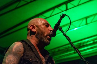 Bergamo, İtalya - 26 Ağustos 2018: İtalyan Thrash-Death Metal grubu Pollo Metal festivalinde SPAZIO Polaresco (Bg), düğüm gerçekleştirir. Brambilla Simone canlı haber fotoğrafçı