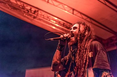 Bergamo, İtalya - 26 Ağustos 2018: İtalyan Thrash-Death Metal grubu Pollo Metal festivalinde SPAZIO Polaresco (Bg), düğüm gerçekleştirir. Brambilla Simone canlı haber fotoğrafçı