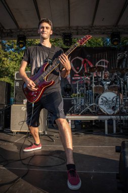 Bergamo, İtalya - 26 Ağustos 2018: İtalyan Metalcore-Hardcore grup Pollo Metal festivalinde SPAZIO Polaresco (Bg), dalgalar sonbahar gerçekleştirir. Brambilla Simone canlı haber fotoğrafçı