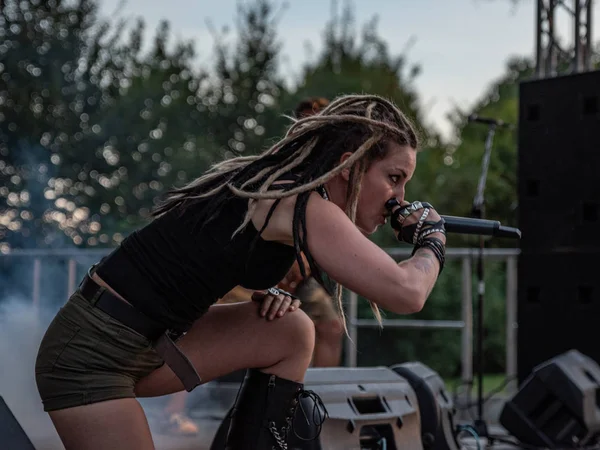 ベルガモ イタリア 2018 ラトビア語金属バンド スパツィオ Polaresco にポッロ金属祭で実行します ブランビラ シモーネ ライブ — ストック写真