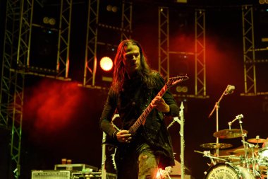 Bergamo, İtalya - 30 Ağustos 2018: İtalyan Rock Metal grubu Bum Bum Festivali 2018 cins Ordinis Dei gerçekleştirir. Brambilla Simone canlı haber fotoğrafçı