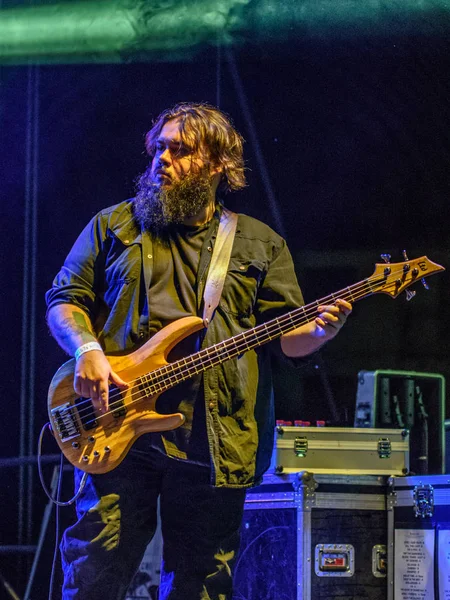 Bergamo, İtalya - 30 Ağustos 2018: İtalyan akustik folk grubu Shadygrove Bum Bum Festivali 2018 gerçekleştirir. Brambilla Simone canlı haber fotoğrafçı