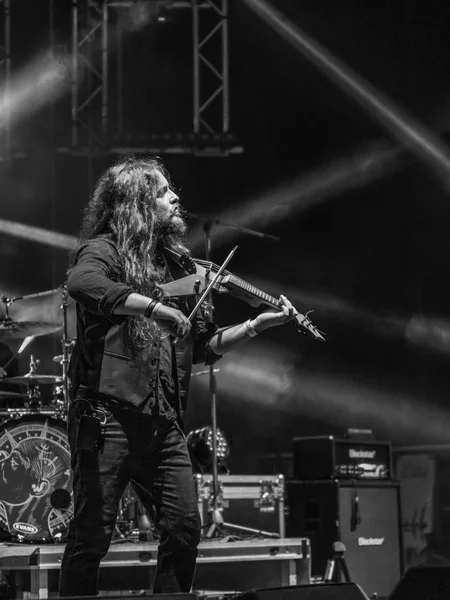 Bergamo, İtalya - 30 Ağustos 2018: İtalyan akustik folk grubu Shadygrove Bum Bum Festivali 2018 gerçekleştirir. Brambilla Simone canlı haber fotoğrafçı