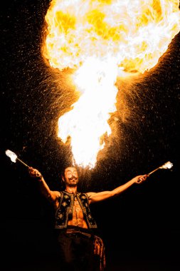 Bergamo, İtalya - 26 Ağustos 2018: Pollo Metal festivalinde SPAZIO Polaresco (Bg), İtalyan savaşçı gerçekleştirin. Brambilla Simone canlı haber fotoğrafçı