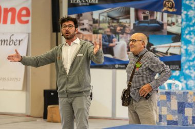 Bergamo, İtalya - 14 Ekim 2018: Chıuduno kasaba safkan köpekler otuz beşinci sergisi gerçekleşti. Sabah oturumunda, Paolo Prandi Organizatör tarafından tanıtımı. Brambilla Simone canlı haber fotoğrafçı