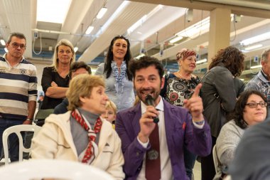 Bergamo, İtalya - 14 Ekim 2018: Chıuduno kasaba safkan köpekler otuz beşinci sergisi gerçekleşti. Son değerlendirme göreli ödül ile 8 gruplarının. Brambilla Simone canlı haber fotoğrafçı