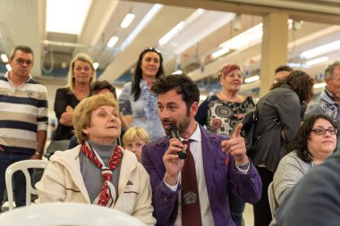 Bergamo, İtalya - 14 Ekim 2018: Chıuduno kasaba safkan köpekler otuz beşinci sergisi gerçekleşti. Son değerlendirme göreli ödül ile 8 gruplarının. Brambilla Simone canlı haber fotoğrafçı