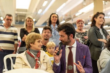 Bergamo, İtalya - 14 Ekim 2018: Chıuduno kasaba safkan köpekler otuz beşinci sergisi gerçekleşti. Son değerlendirme göreli ödül ile 8 gruplarının. Brambilla Simone canlı haber fotoğrafçı