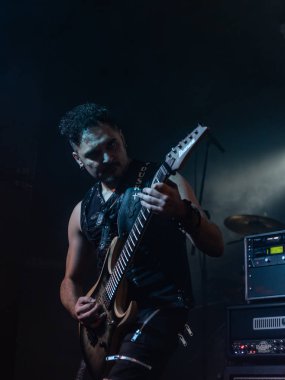 Pavia, İtalya - 31 Ekim 2018: İtalyan modern senfonik power metal grubu Dagda Live Club adlı ses fırtına gerçekleştirir. Brambilla Simone canlı haber fotoğrafçı
