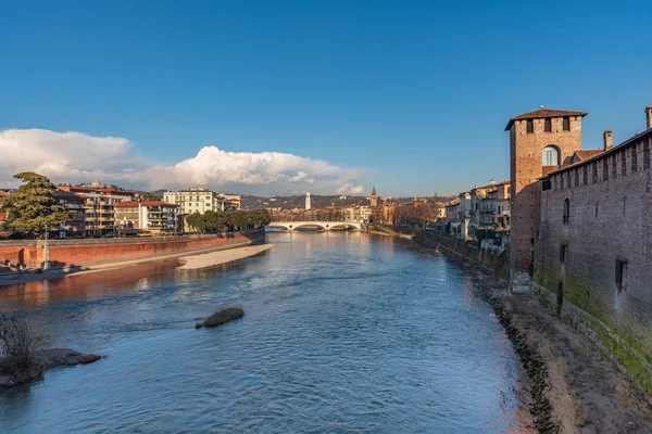 Vista Nocturna Del Río Adigio Desde Puente Castelvecchio Verona Una — Foto de Stock