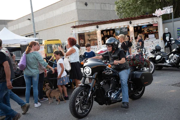 一年一度的摩托车派对命名费萨自行车在科洛格诺阿尔塞里奥 ( — 图库照片