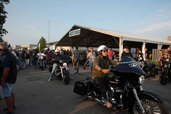 Fiesta anual de motos llamada FESTA BIKERS en Colonia al Serio  ( — Foto de Stock