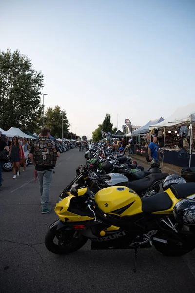 Fiesta anual de motos llamada FESTA BIKERS en Colonia al Serio  ( — Foto de Stock