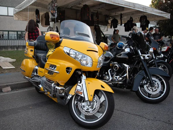 Ежегодная мотоциклетная вечеринка FESTA BIKERS в Кельно-аль-Серио  ( — стоковое фото
