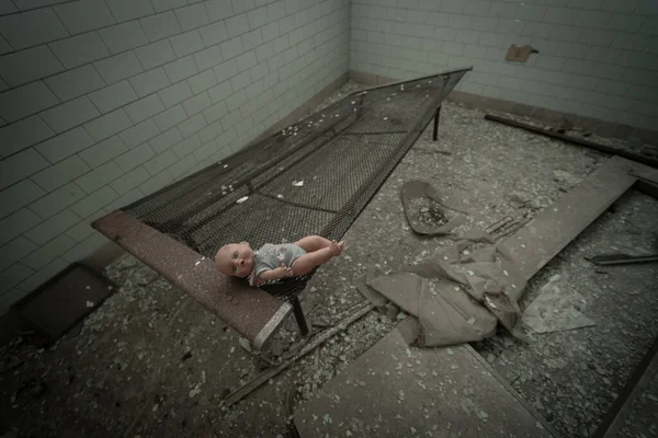 Vintage Doll Abandoned Rooms Abandoned Psychiatric Facility Urbex Image — Stock Photo, Image